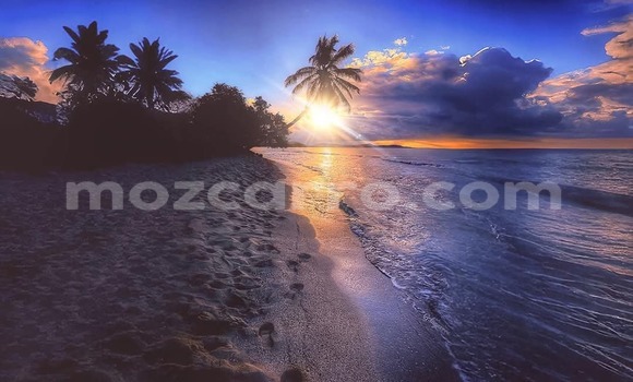 Nunua Ilio tumika Toyota Land Cruiser Prado Nyeupe Gari ndani ya Maputo nchini Maputo Nunua Ilio tumika Toyota Land Cruiser Prado Nyeupe Gari ndani ya Maputo nchini Maputo