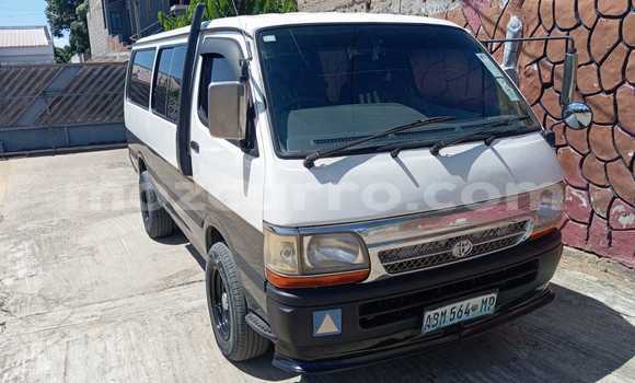 Nunua Ilio tumika Toyota Hiace Nyeupe Gari ndani ya Maputo nchini Maputo
