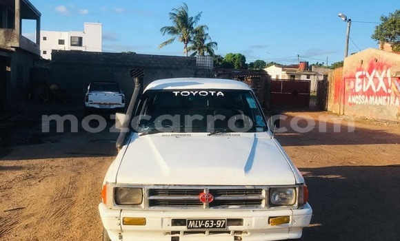 Comprar Usado Toyota Hilux Branco Carro em Maputo em Maputo