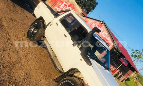 Tenga Tsaru Toyota Hilux Chena Mota in Maputo in Maputo Tenga Tsaru Toyota Hilux Chena Mota in Maputo in Maputo