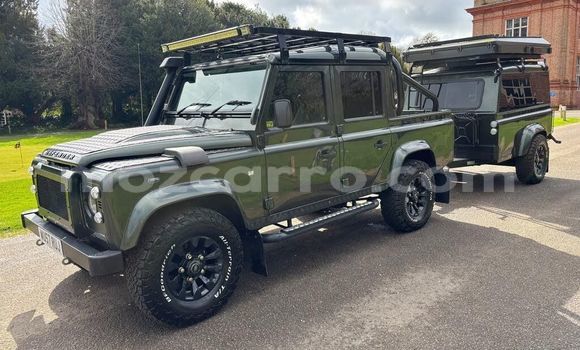 Buy Used Land Rover Defender Green Car in Maputo in Maputo Buy Used Land Rover Defender Green Car in Maputo in Maputo