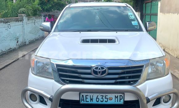 Nunua Ilio tumika Toyota Hilux Nyeupe Gari ndani ya Maputo nchini Maputo Nunua Ilio tumika Toyota Hilux Nyeupe Gari ndani ya Maputo nchini Maputo