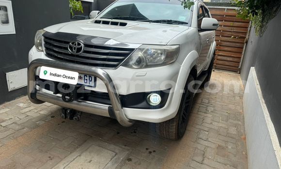 Buy Used Toyota Land Cruiser Prado White Car in Maputo in Maputo Buy Used Toyota Land Cruiser Prado White Car in Maputo in Maputo