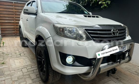 Buy Used Toyota Land Cruiser Prado White Car in Maputo in Maputo Buy Used Toyota Land Cruiser Prado White Car in Maputo in Maputo