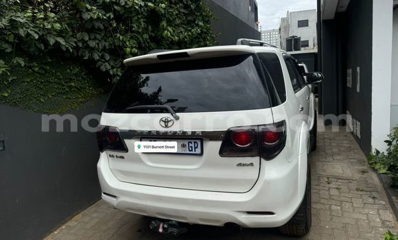 Buy Used Toyota Land Cruiser Prado White Car in Maputo in Maputo Buy Used Toyota Land Cruiser Prado White Car in Maputo in Maputo