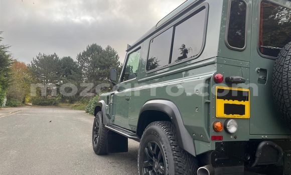 Buy Used Land Rover Defender Green Car in Maputo in Maputo Buy Used Land Rover Defender Green Car in Maputo in Maputo