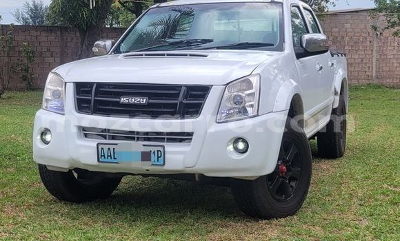 Tenga Tsaru Isuzu KB Chena Mota in Maputo in Maputo
