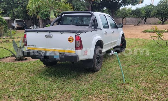 Tenga Tsaru Isuzu KB Chena Mota in Maputo in Maputo Tenga Tsaru Isuzu KB Chena Mota in Maputo in Maputo