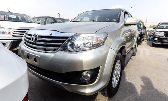 Comprar Importar Toyota Fortuner De outros Carro em Import - Dubai em Cabo Delgado Comprar Importar Toyota Fortuner De outros Carro em Import - Dubai em Cabo Delgado