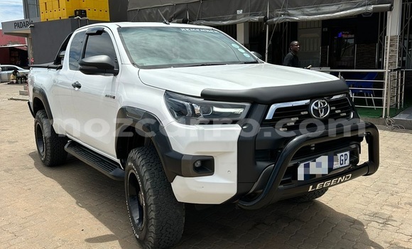 Tenga Tsaru Toyota Hiluxe Revo Chena Mota in Maputo in Maputo