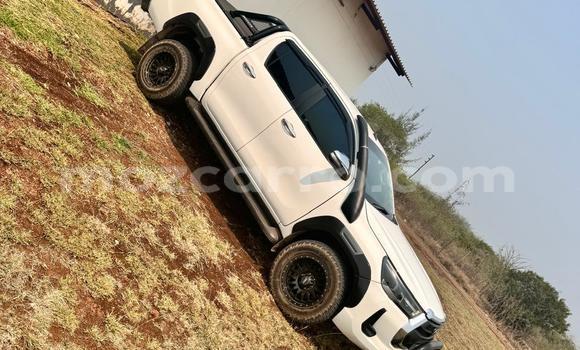 Nunua Ilio tumika Toyota Hilux Nyeupe Gari ndani ya Maputo nchini Maputo Nunua Ilio tumika Toyota Hilux Nyeupe Gari ndani ya Maputo nchini Maputo