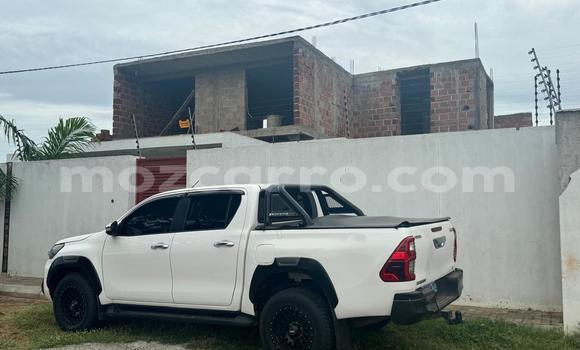 Nunua Ilio tumika Toyota Hilux Nyeupe Gari ndani ya Maputo nchini Maputo Nunua Ilio tumika Toyota Hilux Nyeupe Gari ndani ya Maputo nchini Maputo
