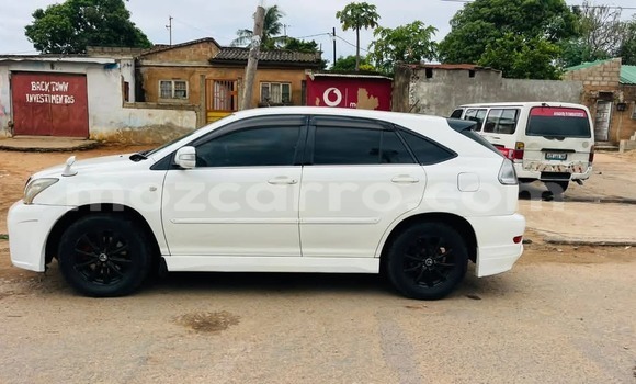 Buy Used Toyota Harrier White Car in Maputo in Maputo