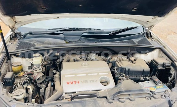 Nunua Ilio tumika Toyota Harrier Nyeupe Gari ndani ya Maputo nchini Maputo Nunua Ilio tumika Toyota Harrier Nyeupe Gari ndani ya Maputo nchini Maputo