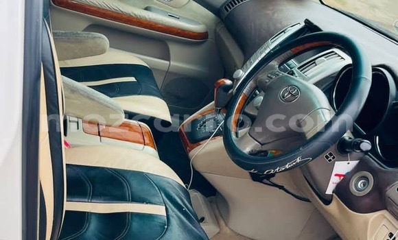 Nunua Ilio tumika Toyota Harrier Nyeupe Gari ndani ya Maputo nchini Maputo Nunua Ilio tumika Toyota Harrier Nyeupe Gari ndani ya Maputo nchini Maputo