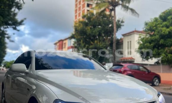 Tenga Tsaru Toyota Mark X Chena Mota in Maputo in Maputo