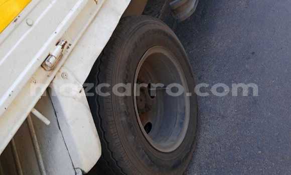 Nunua Ilio tumika Toyota Dyna Nyeupe Gari ndani ya Maputo nchini Maputo Nunua Ilio tumika Toyota Dyna Nyeupe Gari ndani ya Maputo nchini Maputo