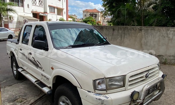 Buy Used Mazda BT-50 White Car in Maputo in Maputo