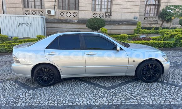 Nunua Ilio tumika Toyota Altezza Fedha Gari ndani ya Maputo nchini Maputo Nunua Ilio tumika Toyota Altezza Fedha Gari ndani ya Maputo nchini Maputo