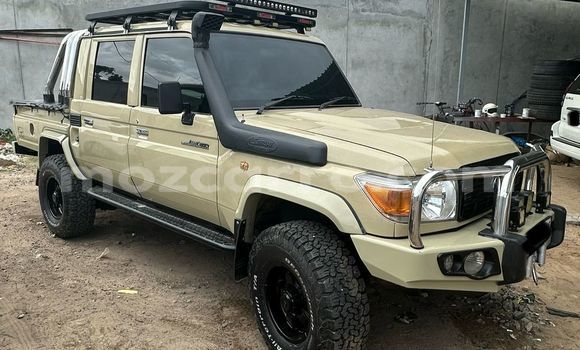Nunua Ilio tumika Toyota Land Cruiser Prado Brown Gari ndani ya Maputo nchini Maputo