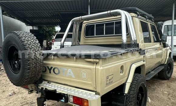 Nunua Ilio tumika Toyota Land Cruiser Prado Brown Gari ndani ya Maputo nchini Maputo Nunua Ilio tumika Toyota Land Cruiser Prado Brown Gari ndani ya Maputo nchini Maputo