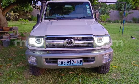Nunua Ilio tumika Toyota Land Cruiser Nyeupe Gari ndani ya Maputo nchini Maputo Nunua Ilio tumika Toyota Land Cruiser Nyeupe Gari ndani ya Maputo nchini Maputo