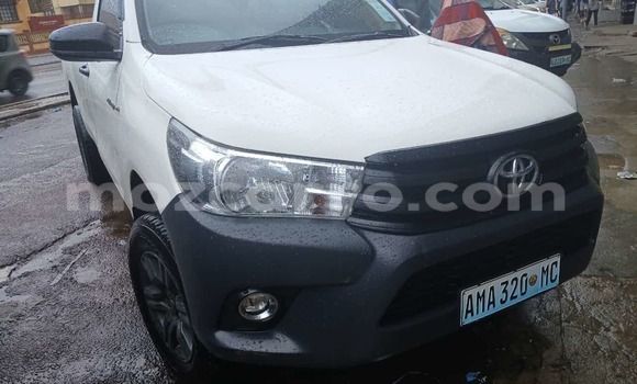 Buy Used Toyota Hiluxe Revo White Car in Maputo in Maputo Buy Used Toyota Hiluxe Revo White Car in Maputo in Maputo