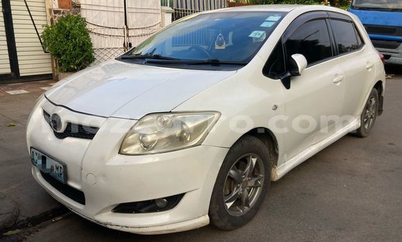 Buy Used Toyota Auris White Car in Maputo in Maputo