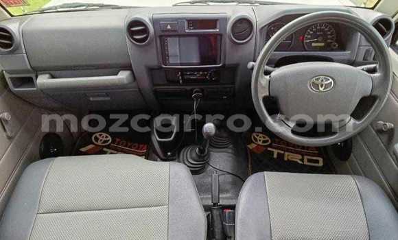 Buy Used Toyota Land Cruiser Prado White Car in Maputo in Maputo Buy Used Toyota Land Cruiser Prado White Car in Maputo in Maputo