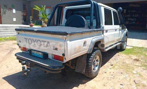 Buy Used Toyota Land Cruiser Prado White Car in Maputo in Maputo Buy Used Toyota Land Cruiser Prado White Car in Maputo in Maputo