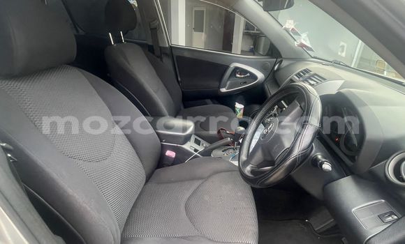 Nunua Ilio tumika Toyota RAV4 Fedha Gari ndani ya Maputo nchini Maputo Nunua Ilio tumika Toyota RAV4 Fedha Gari ndani ya Maputo nchini Maputo