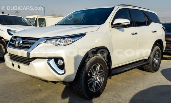 Comprar Importar Toyota Fortuner Branco Carro em Import - Dubai em Cabo Delgado Comprar Importar Toyota Fortuner Branco Carro em Import - Dubai em Cabo Delgado