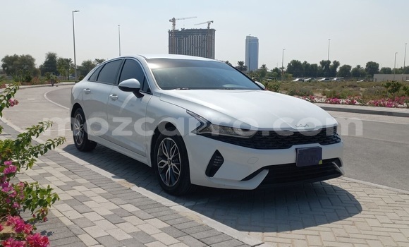 Buy Used Kia K5 White Car in Maputo in Maputo Buy Used Kia K5 White Car in Maputo in Maputo