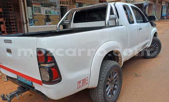 Nunua Ilio tumika Toyota Hilux Nyeupe Gari ndani ya Maputo nchini Maputo Nunua Ilio tumika Toyota Hilux Nyeupe Gari ndani ya Maputo nchini Maputo