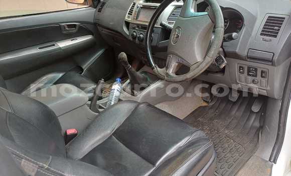 Nunua Ilio tumika Toyota Hilux Nyeupe Gari ndani ya Maputo nchini Maputo Nunua Ilio tumika Toyota Hilux Nyeupe Gari ndani ya Maputo nchini Maputo