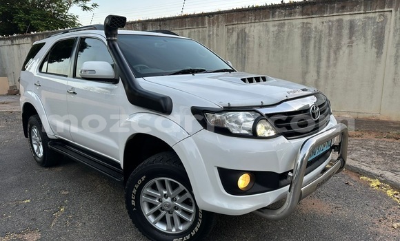 Comprar Usado Toyota Fortuner Branco Carro em Maputo em Maputo