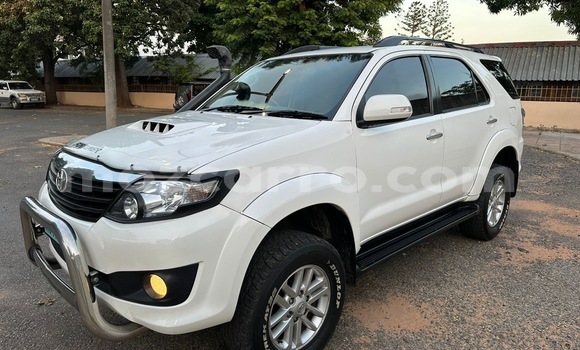 Nunua Ilio tumika Toyota Fortuner Nyeupe Gari ndani ya Maputo nchini Maputo Nunua Ilio tumika Toyota Fortuner Nyeupe Gari ndani ya Maputo nchini Maputo
