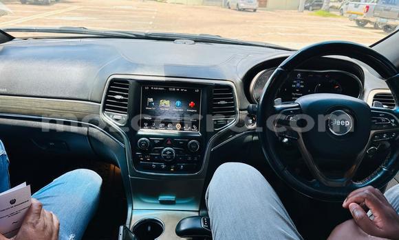 Nunua Ilio tumika Jeep Cherokee Nyeupe Gari ndani ya Maputo nchini Maputo Nunua Ilio tumika Jeep Cherokee Nyeupe Gari ndani ya Maputo nchini Maputo
