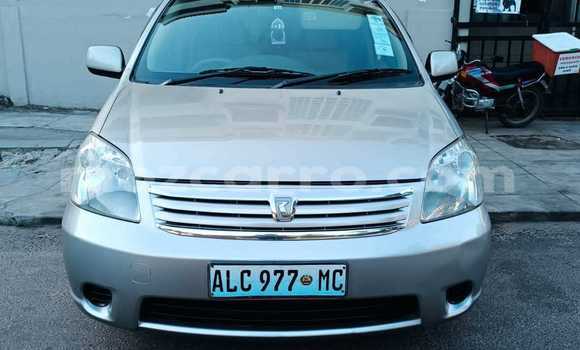 Comprar Usado Toyota Raum Prata Carro em Maputo em Maputo