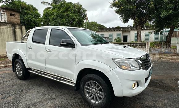 Nunua Ilio tumika Toyota Hilux Nyeupe Gari ndani ya Maputo nchini Maputo Nunua Ilio tumika Toyota Hilux Nyeupe Gari ndani ya Maputo nchini Maputo