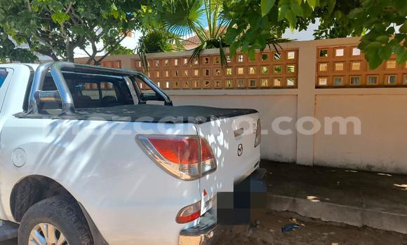 Nunua Ilio tumika Mazda BT-50 Nyeupe Gari ndani ya Maputo nchini Maputo Nunua Ilio tumika Mazda BT-50 Nyeupe Gari ndani ya Maputo nchini Maputo