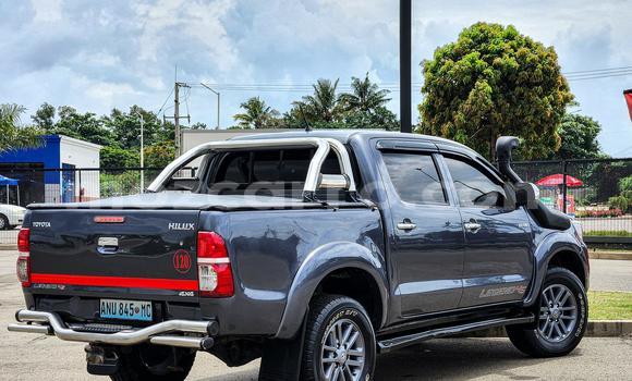 Nunua Ilio tumika Toyota Hilux Fedha Gari ndani ya Maputo nchini Maputo Nunua Ilio tumika Toyota Hilux Fedha Gari ndani ya Maputo nchini Maputo