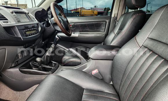 Nunua Ilio tumika Toyota Hilux Fedha Gari ndani ya Maputo nchini Maputo Nunua Ilio tumika Toyota Hilux Fedha Gari ndani ya Maputo nchini Maputo