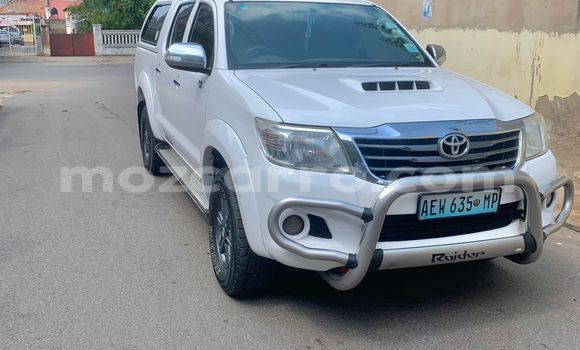 Buy Used Toyota Hilux White Car in Maputo in Maputo