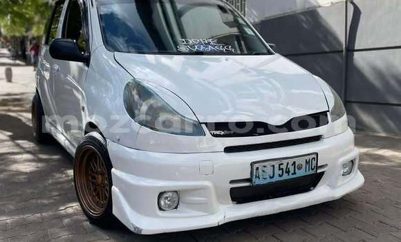Comprar Usado Toyota FunCargo Branco Carro em Búzi em Sofala Comprar Usado Toyota FunCargo Branco Carro em Búzi em Sofala