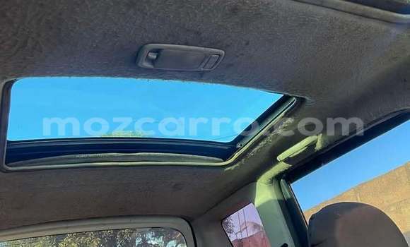 Comprar Usado Toyota Vitz Preto Carro em Búzi em Sofala Comprar Usado Toyota Vitz Preto Carro em Búzi em Sofala