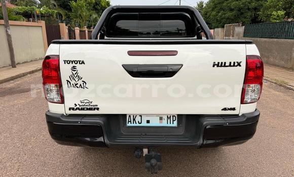 Tenga Tsaru Toyota Hilux Chena Mota in Caia in Sofala Tenga Tsaru Toyota Hilux Chena Mota in Caia in Sofala