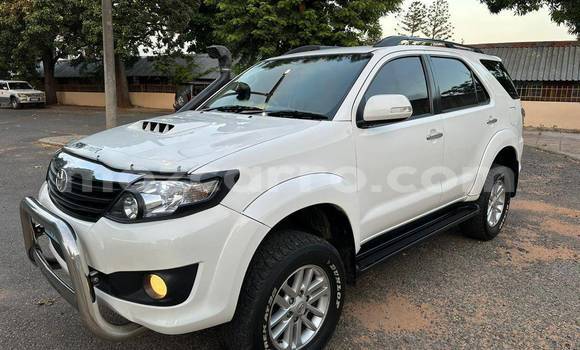 Tenga Tsaru Toyota Fortuner Chena Mota in Boane in Maputo