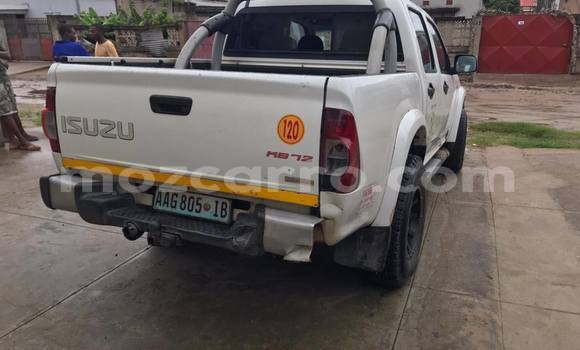 Buy Used Isuzu D-MAX White Car in Caia in Sofala Buy Used Isuzu D-MAX White Car in Caia in Sofala