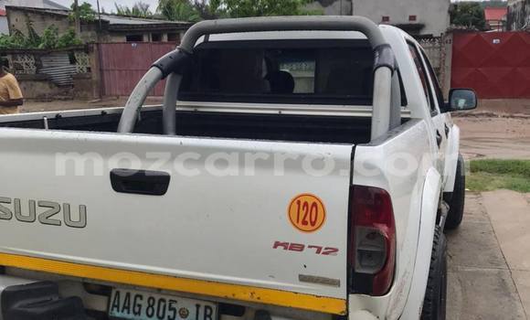 Buy Used Isuzu D-MAX White Car in Caia in Sofala Buy Used Isuzu D-MAX White Car in Caia in Sofala